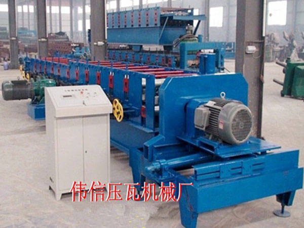 全自動(dòng)飛鋸沖孔C型鋼機